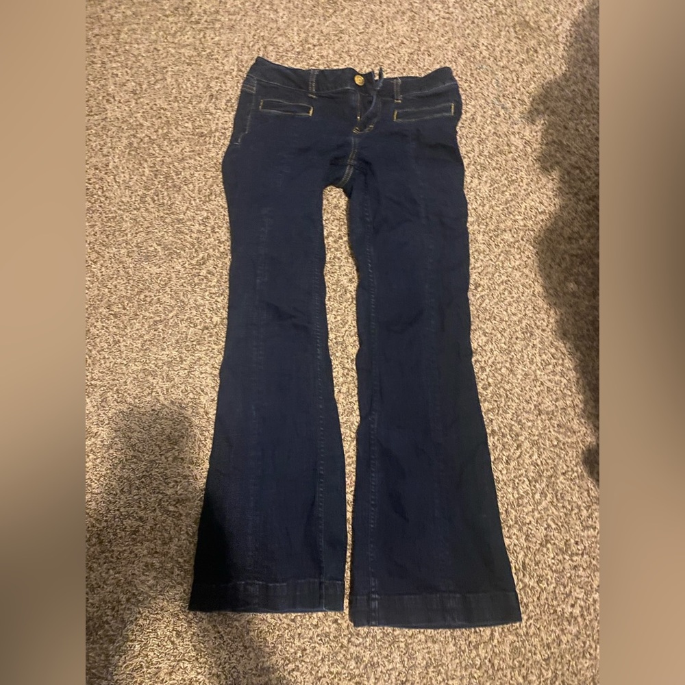 These jeans are American Eagle. They are a size 6. Never worn.